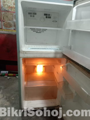 ফ্রিজ